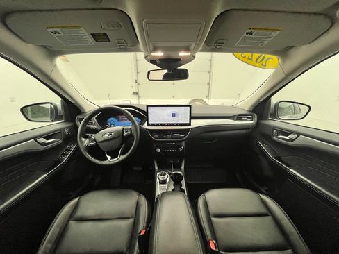 Used 2023 Ford Escape Platinum AWD/4WD image 4