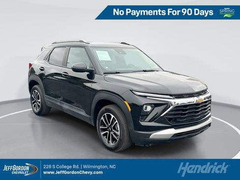Used 2025 Chevrolet TrailBlazer LT AWD/4WD image 1