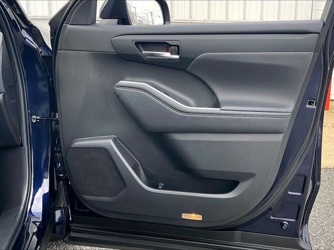 Used 2022 Toyota Highlander XSE image 29