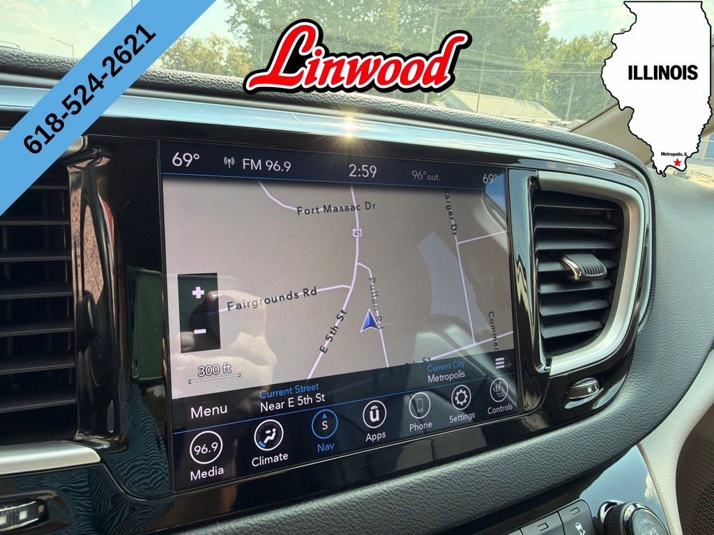 Used 2020 Chrysler Pacifica Touring-L Plus w/ Advanced Safetytec Group FWD image 27