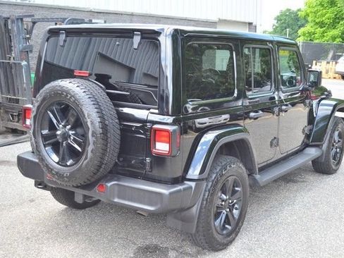 Used 2022 Jeep Wrangler Unlimited Sahara AWD/4WD image 8