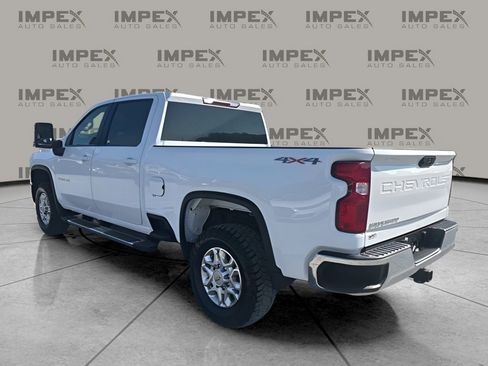 Used 2024 Chevrolet Silverado 2500 LT AWD/4WD image 4