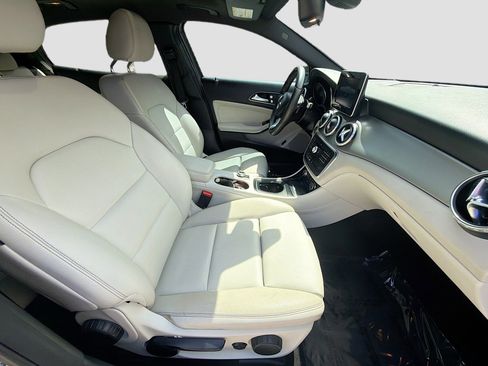 Used 2017 Mercedes-Benz GLA 250 image 28