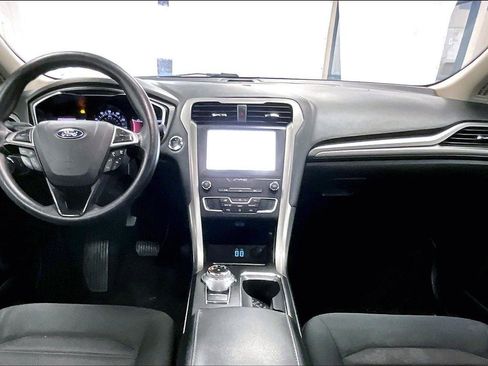 Used 2019 Ford Fusion SE image 15