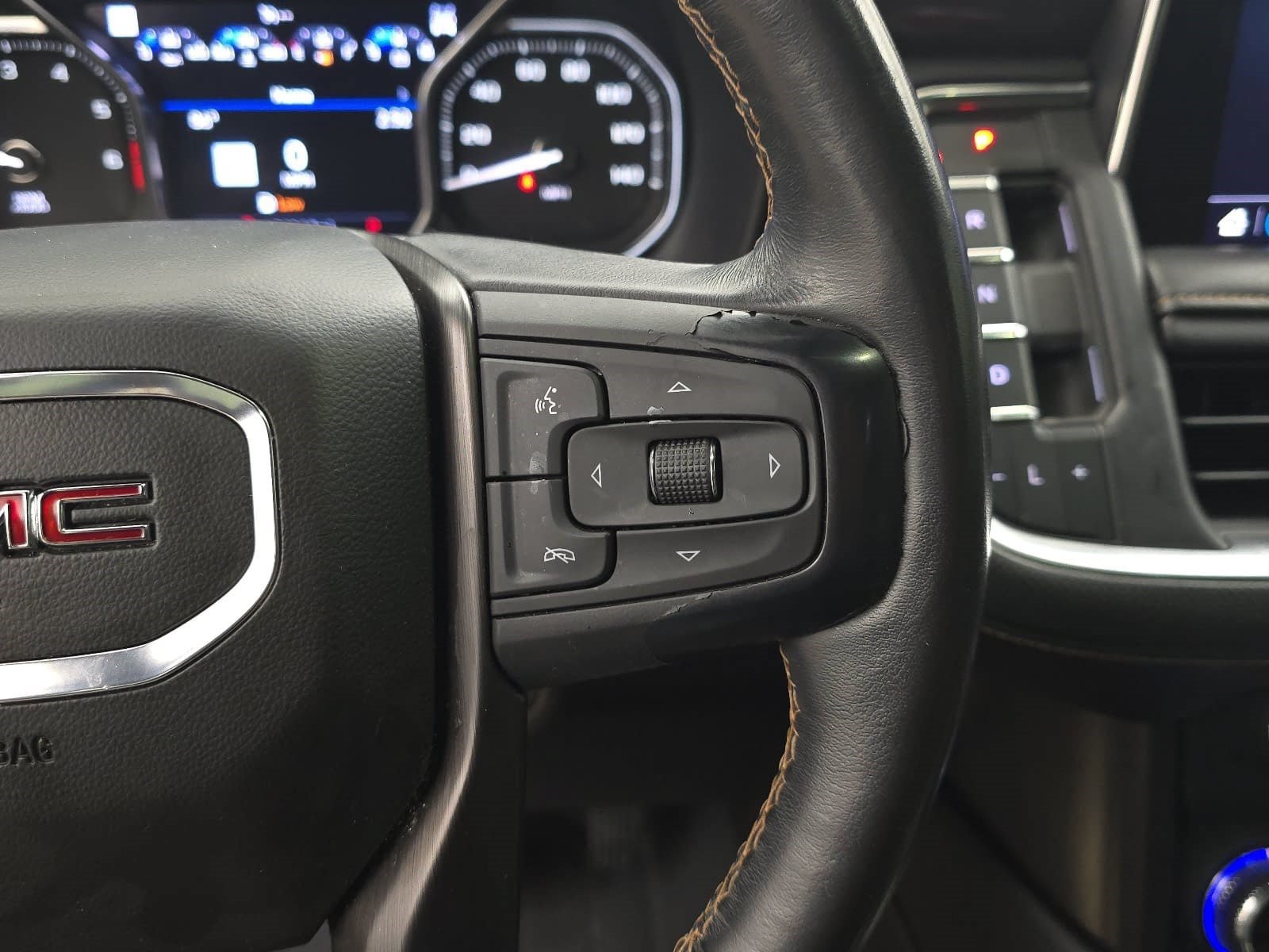 Used 2021 GMC Yukon XL AT4 w/ AT4 Premium Plus Package AWD/4WD image 14