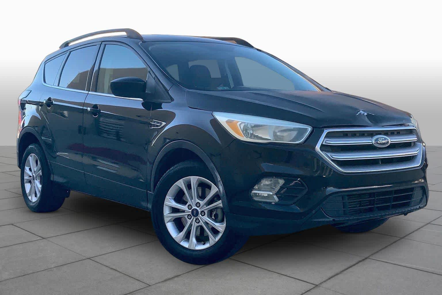 Used 2017 Ford Escape SE AWD/4WD image 3