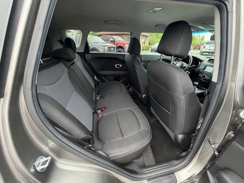 Used 2017 Kia Soul + FWD image 23