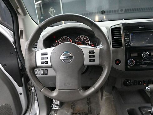 Used 2014 Nissan Frontier SL w/ SL Moonroof Package AWD/4WD image 22
