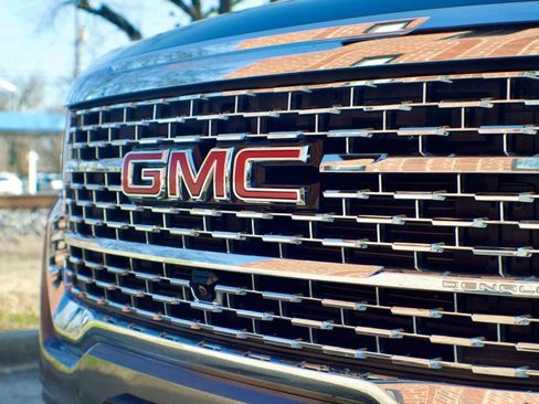 Used 2022 GMC Acadia Denali w/ Denali Ultimate Package image 14