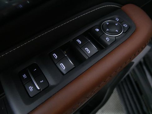 Used 2023 GMC Yukon Denali Ultimate AWD/4WD image 16
