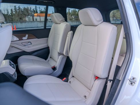 Used 2025 Mercedes-Benz GLS 450 4MATIC image 29