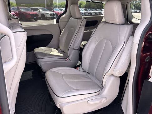Used 2020 Chrysler Pacifica Limited w/ Advanced Safetytec Group FWD image 20