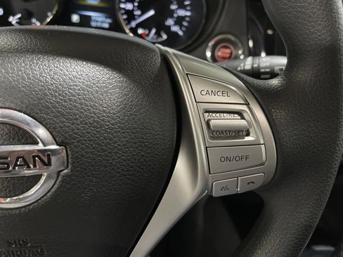 Used 2015 Nissan Rogue SV image 18