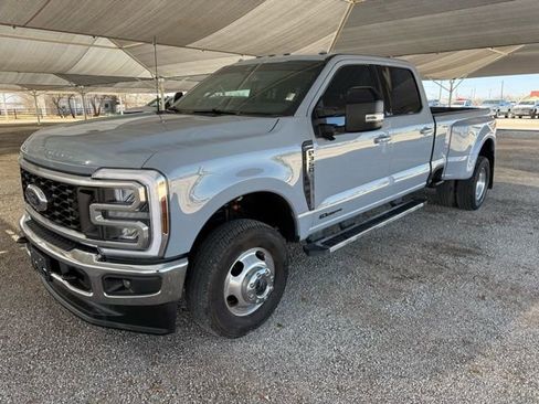 Used 2025 Ford F350 Lariat w/ FX4 Off-Road Package image 3