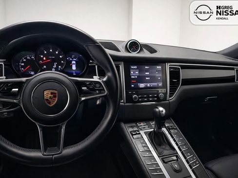 Used 2018 Porsche Macan AWD/4WD image 8
