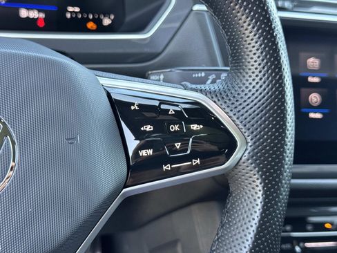 Certified 2023 Volkswagen Tiguan SE R-Line image 12