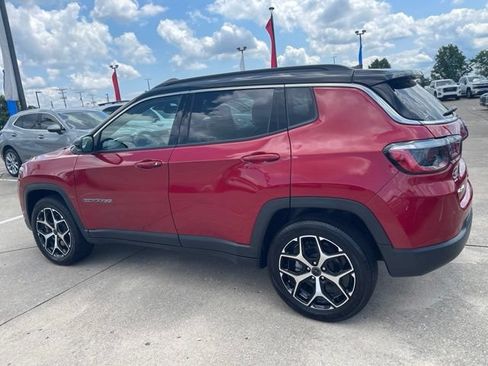 Used 2025 Jeep Compass Limited AWD/4WD image 4