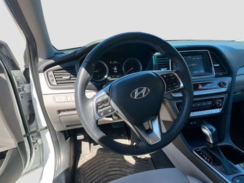 Used 2018 Hyundai Sonata SEL w/ Winter Weather Package image 11