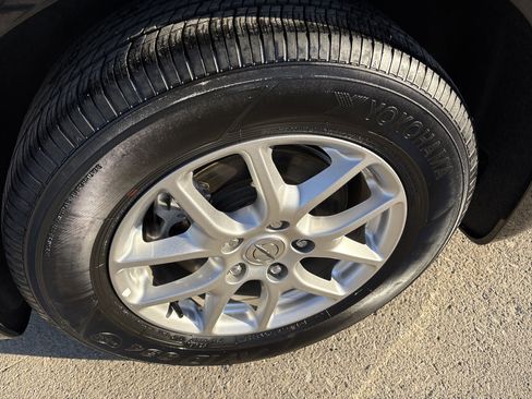 Used 2024 Chrysler Pacifica Touring-L image 6