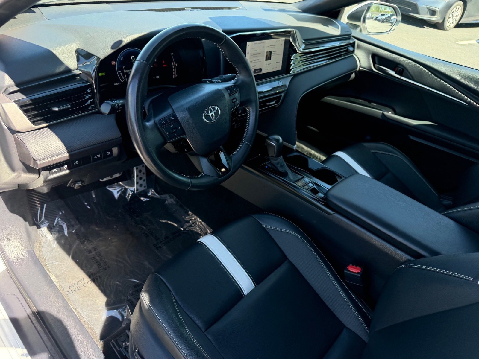 Used 2025 Toyota Camry SE FWD image 15