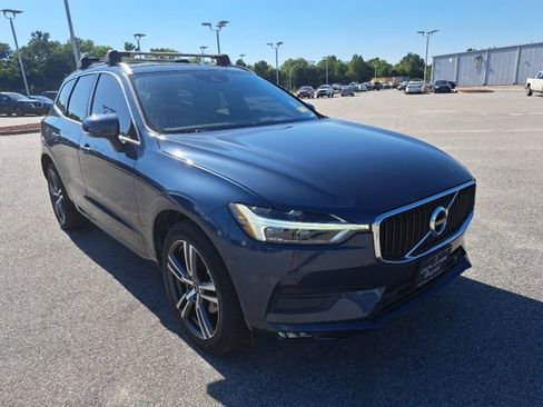 Used 2021 Volvo XC60 T5 Momentum w/ Premium Package FWD image 1