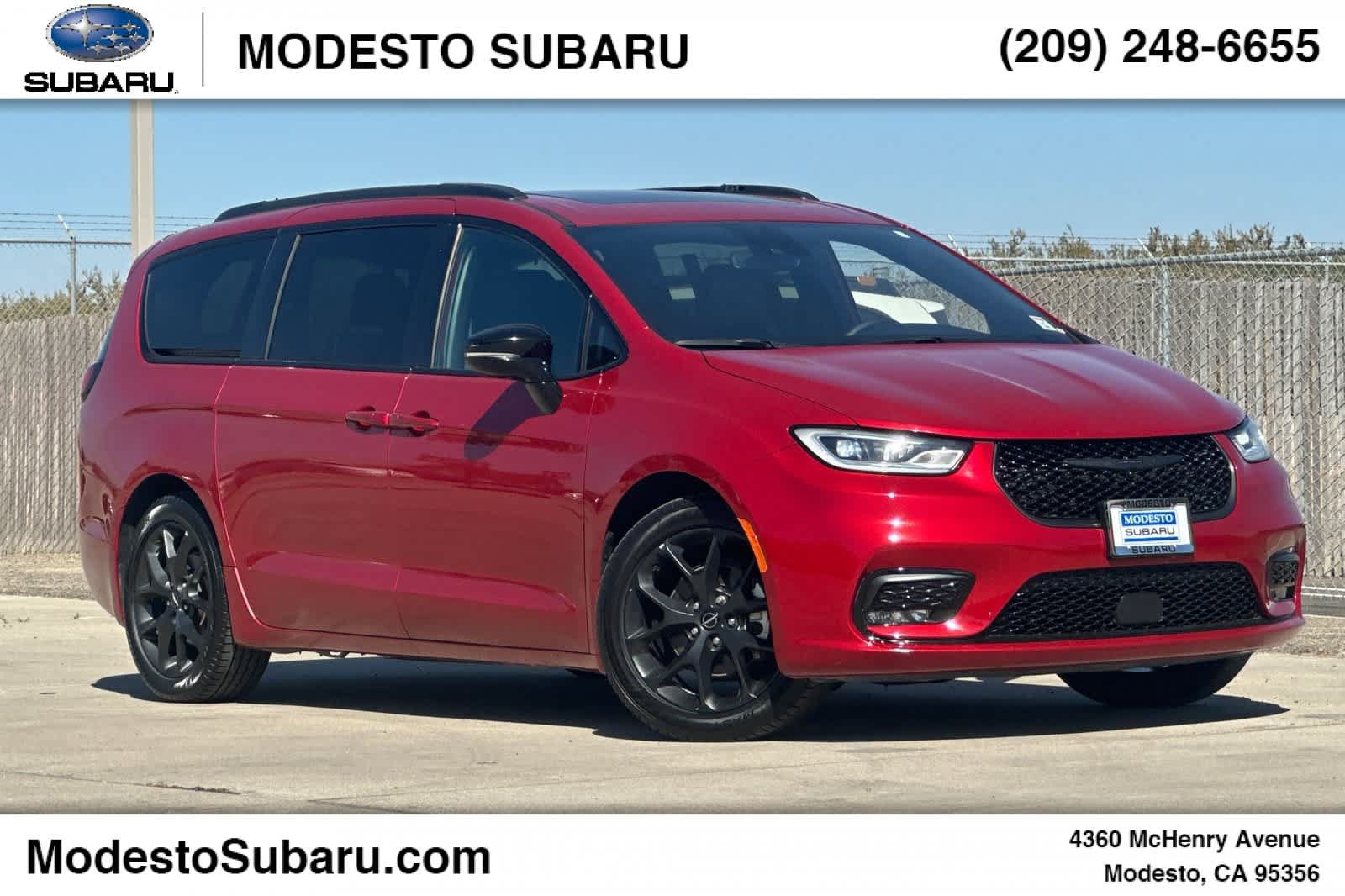 Used 2025 Chrysler Pacifica Limited FWD image 1