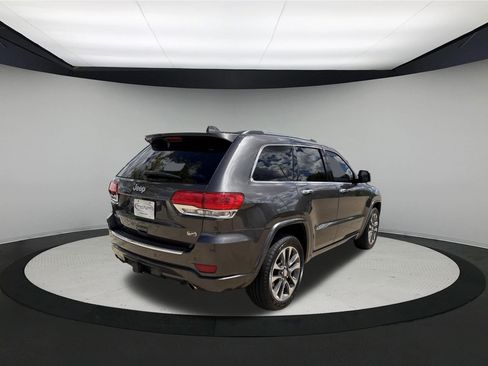 Used 2017 Jeep Grand Cherokee Overland AWD/4WD image 6