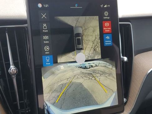 New 2026 Volvo XC60 B5 Plus w/ Protection Package Premier image 15