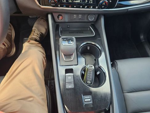 Used 2025 Nissan Rogue SL w/ Tech Package image 31