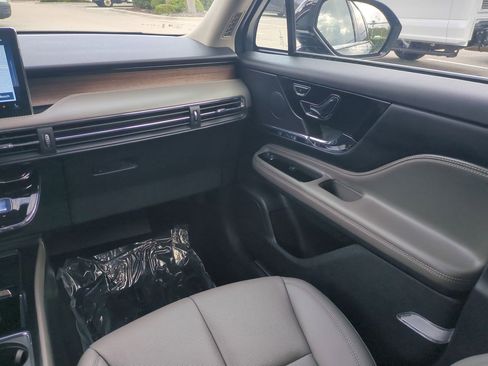 Used 2025 Lincoln Corsair Grand Touring image 18