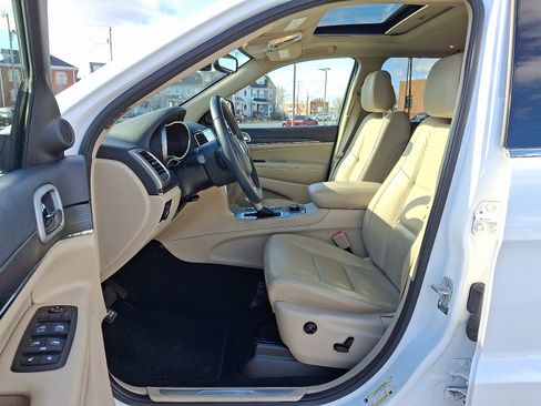 Used 2021 Jeep Grand Cherokee Limited image 15