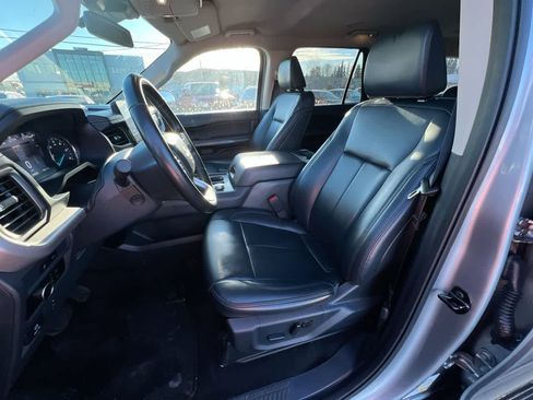 Used 2024 Ford Expedition Max XLT image 11