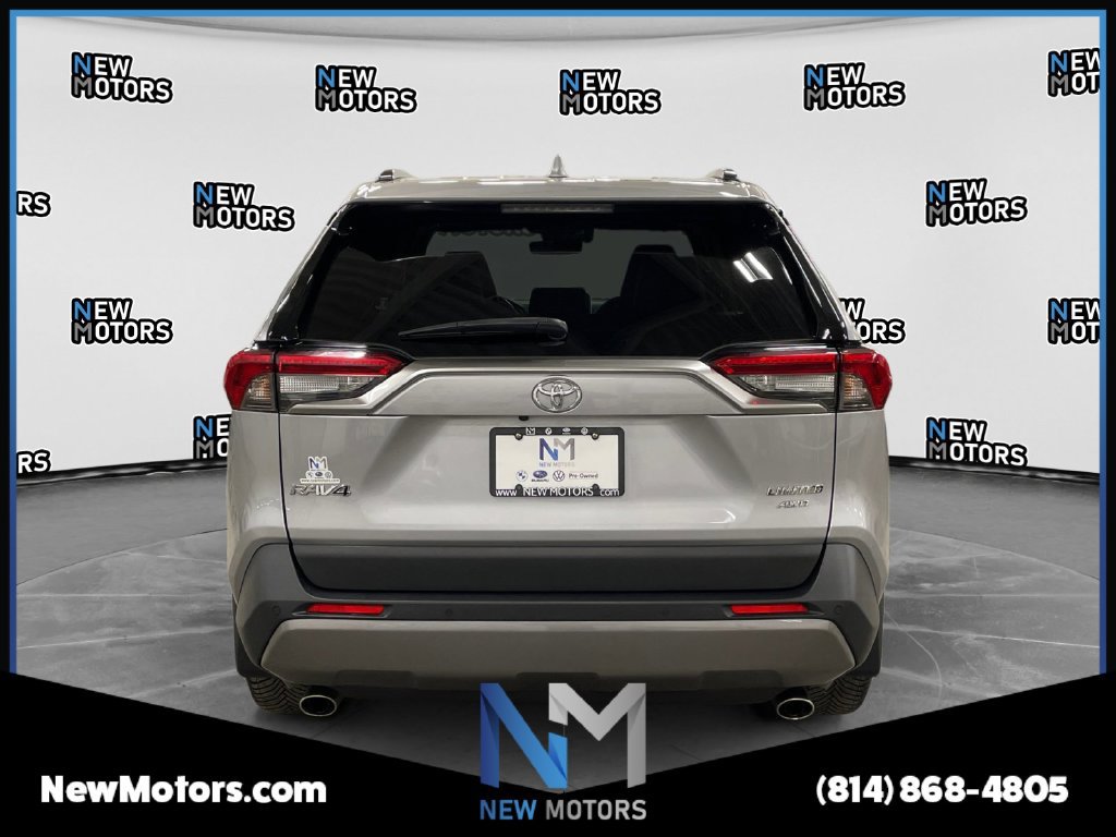 Used 2020 Toyota RAV4 Limited AWD/4WD image 4