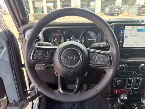 Used 2024 Jeep Wrangler Unlimited AWD/4WD image 22