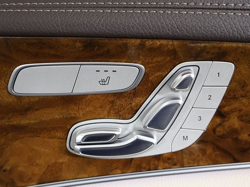 Used 2017 Mercedes-Benz E 300 4MATIC image 39