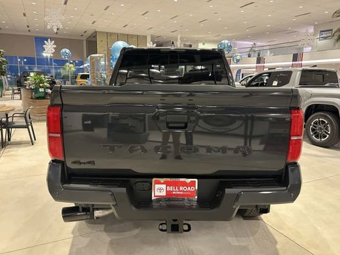 Used 2025 Toyota Tacoma TRD Off-Road image 5