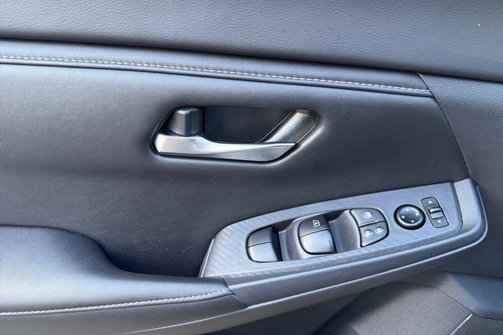Used 2025 Nissan Sentra SV FWD image 47
