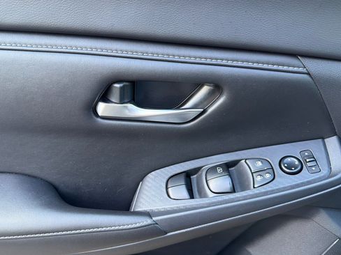 Used 2025 Nissan Sentra SV FWD image 47