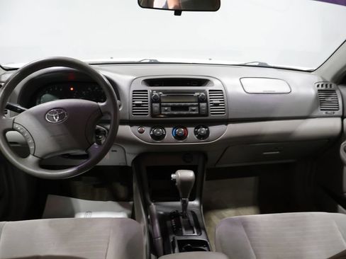 Used 2005 Toyota Camry LE FWD image 3