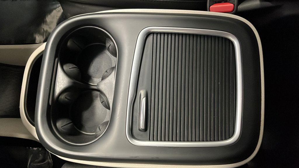 Used 2024 Chrysler Pacifica Touring-L FWD image 19