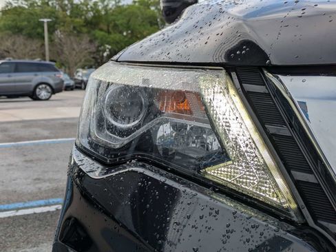 Used 2020 Nissan Pathfinder SV FWD image 10
