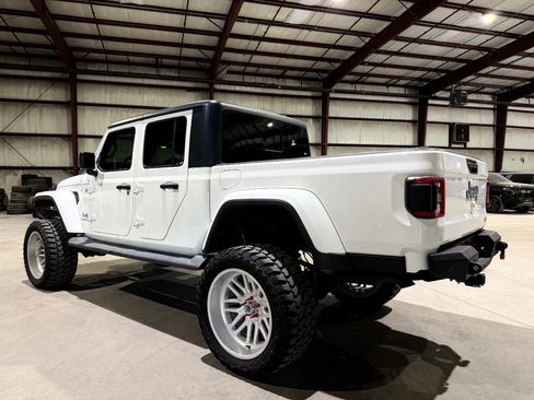 Used 2020 Jeep Gladiator Overland image 7