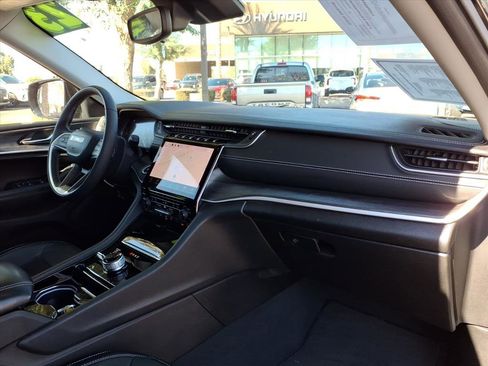 Used 2023 Jeep Grand Cherokee Limited w/ Black Appearance Package image 11