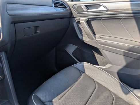 Used 2022 Volkswagen Tiguan SEL R-Line image 19