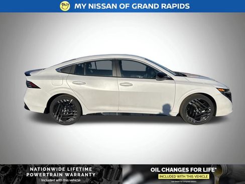 New 2026 Nissan Sentra SR w/ Floor Mat Package FWD image 7