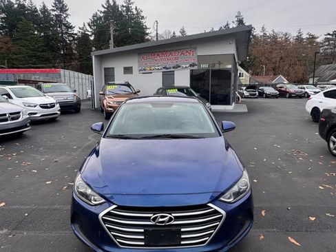 Used 2017 Hyundai Elantra SE image 1