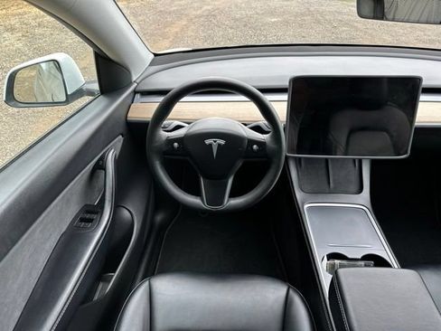 Used 2022 Tesla Model Y Long Range AWD/4WD image 27