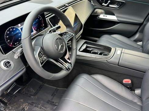 Used 2024 Mercedes-Benz E 350 4MATIC Sedan image 9