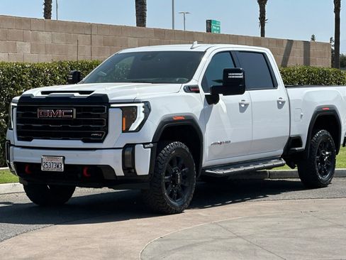 Used 2024 GMC Sierra 2500 AT4 w/ AT4 Preferred Package AWD/4WD image 8