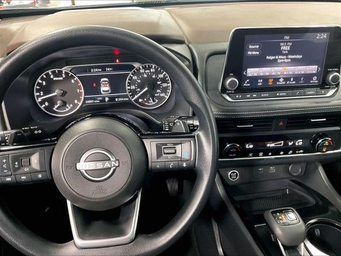 Used 2023 Nissan Rogue SV AWD/4WD image 19